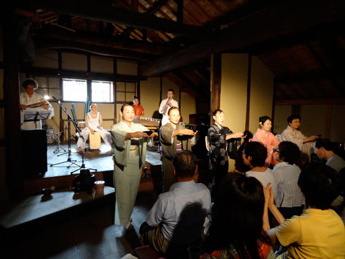 Gert Anklam bei einer Teezeremonie in Japan