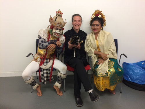 Gert Anklam und aus Bali die Tänzer Anom Baris und Ayu